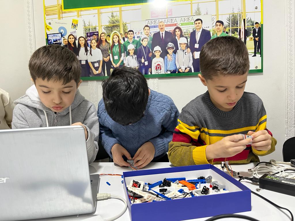 kids learning py maker